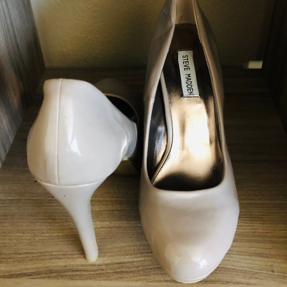 Steve Madden Nude Pumps